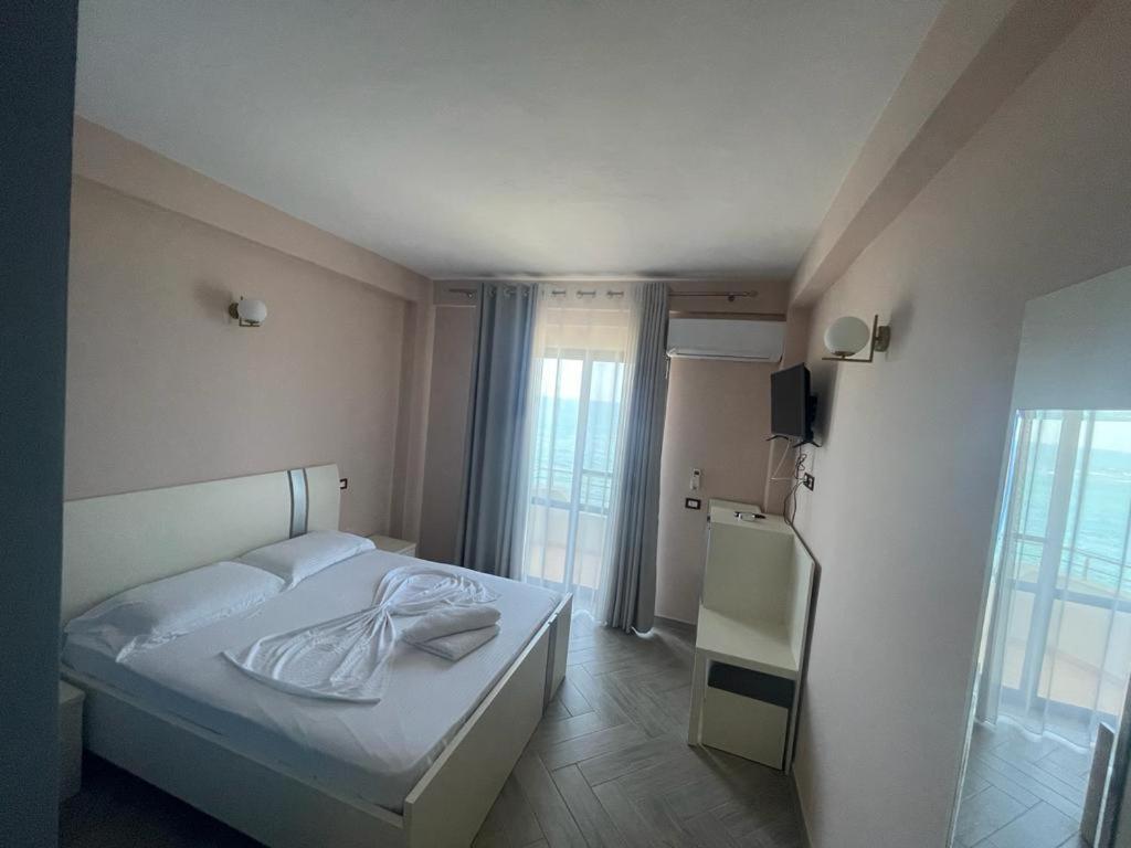 Hotel Ferrara Дуррес Экстерьер фото
