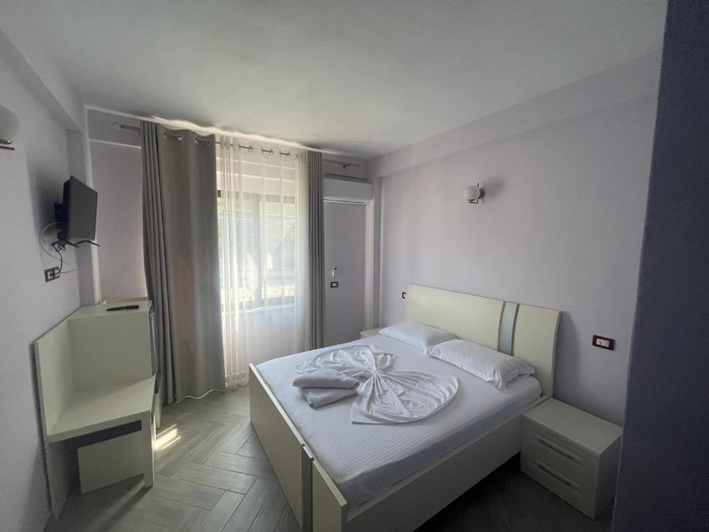 Hotel Ferrara Дуррес Экстерьер фото